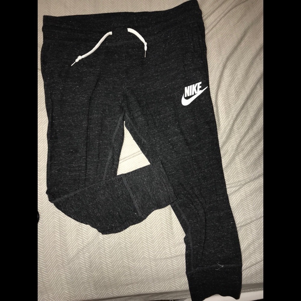 NIKE cropped leggings